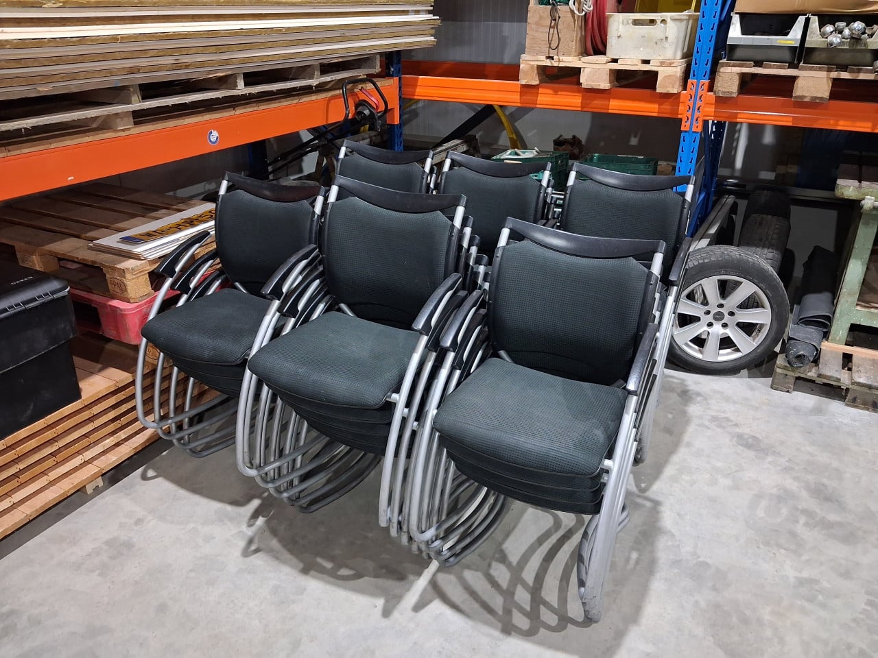 Stoelen stapelstoelen kantinestoelen vergaderstoelen