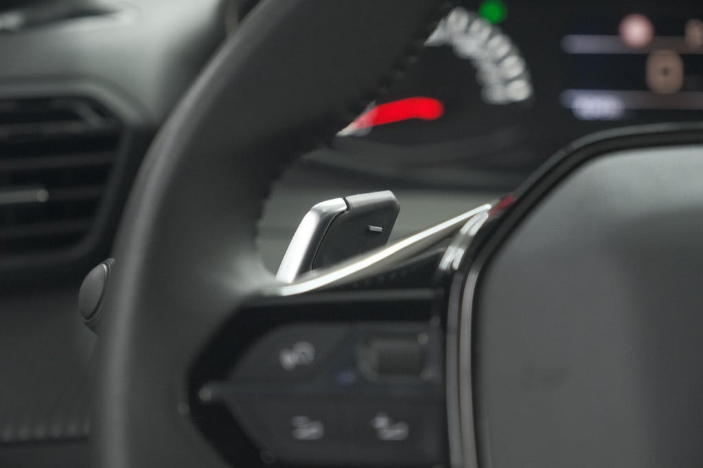 Peugeot 2008 puretech 130 eat8 active pack | parkeersensoren | apple carpla