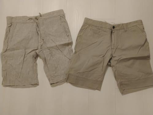 Twee korte broeken mt 36 €15,-