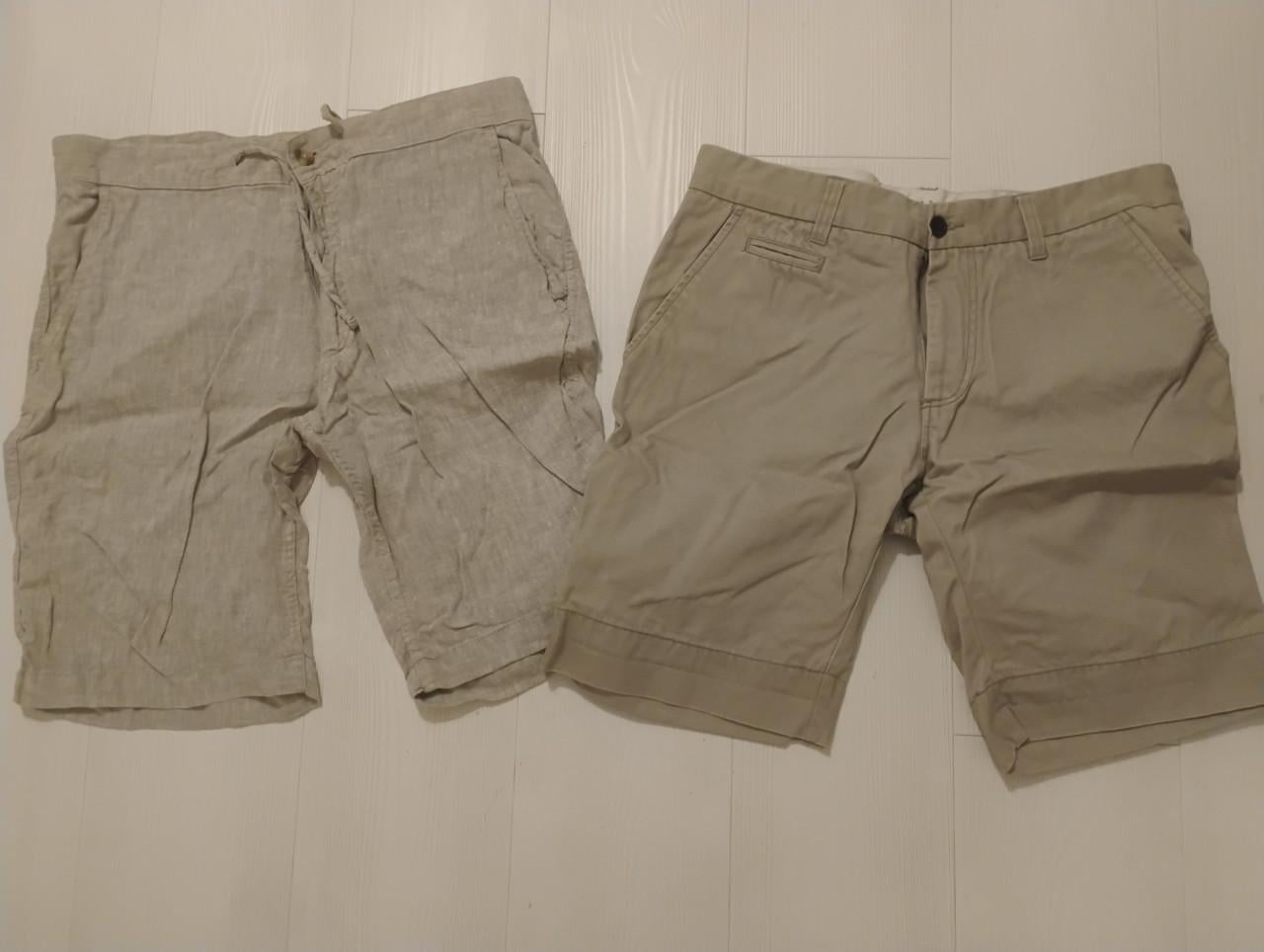 Twee korte broeken mt 36 €15,-