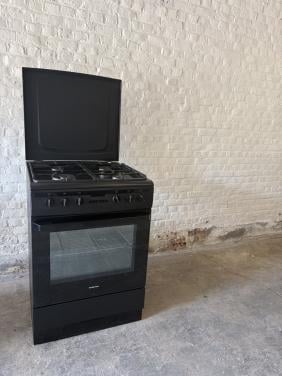 Zwart gasstel / oven 1 jaar oud