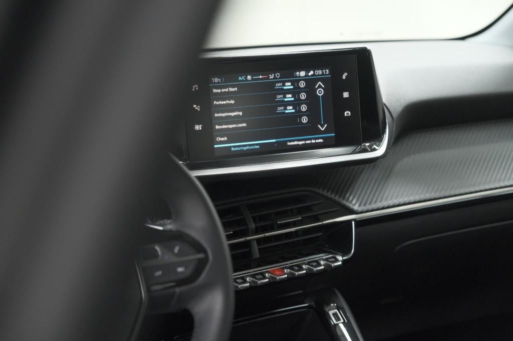 Peugeot 208 puretech 100 eat8 allure | navigatie | parkeersensoren | cruise