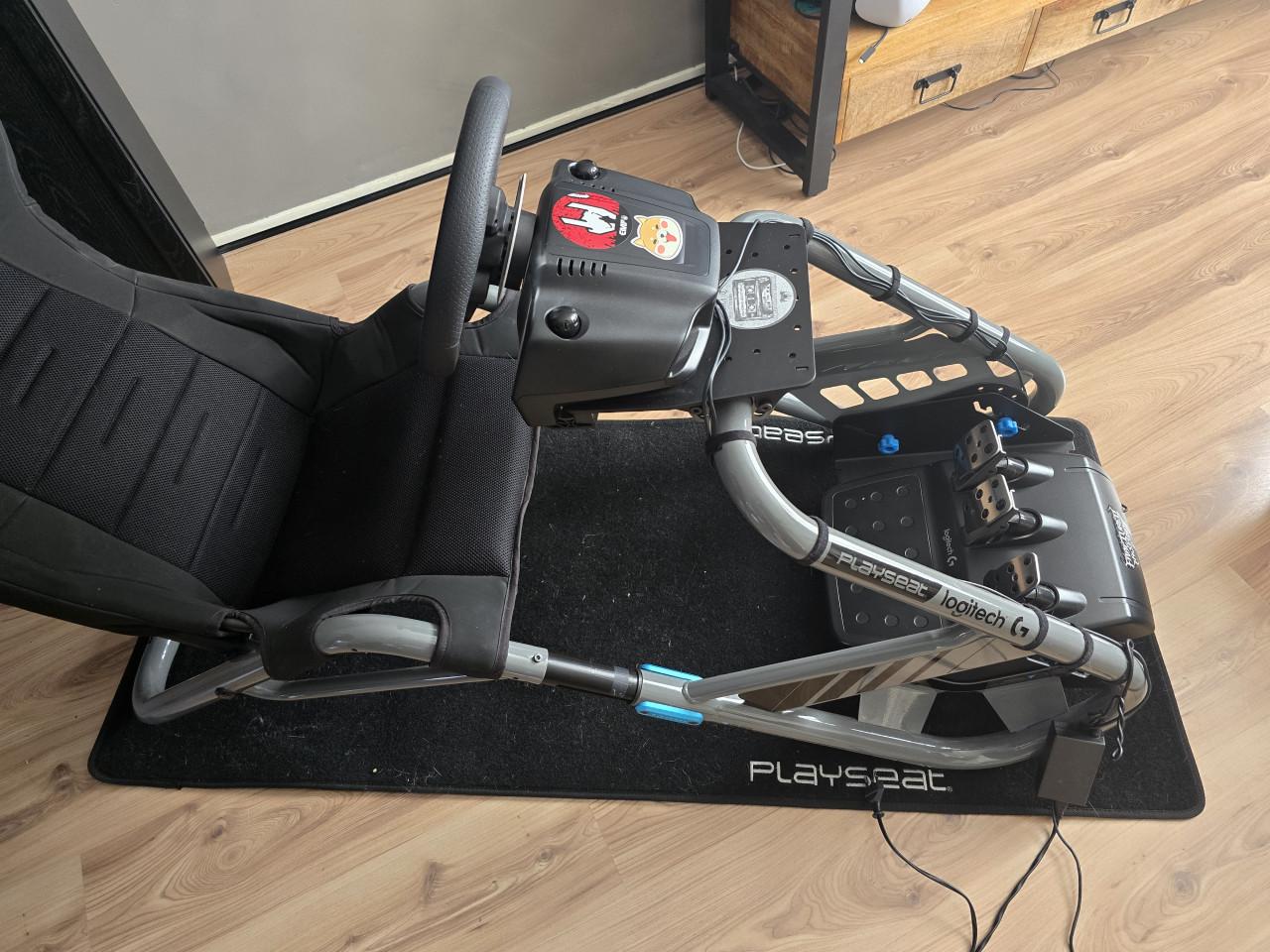 Playseat trophy + logitech g29 + shifter + mat