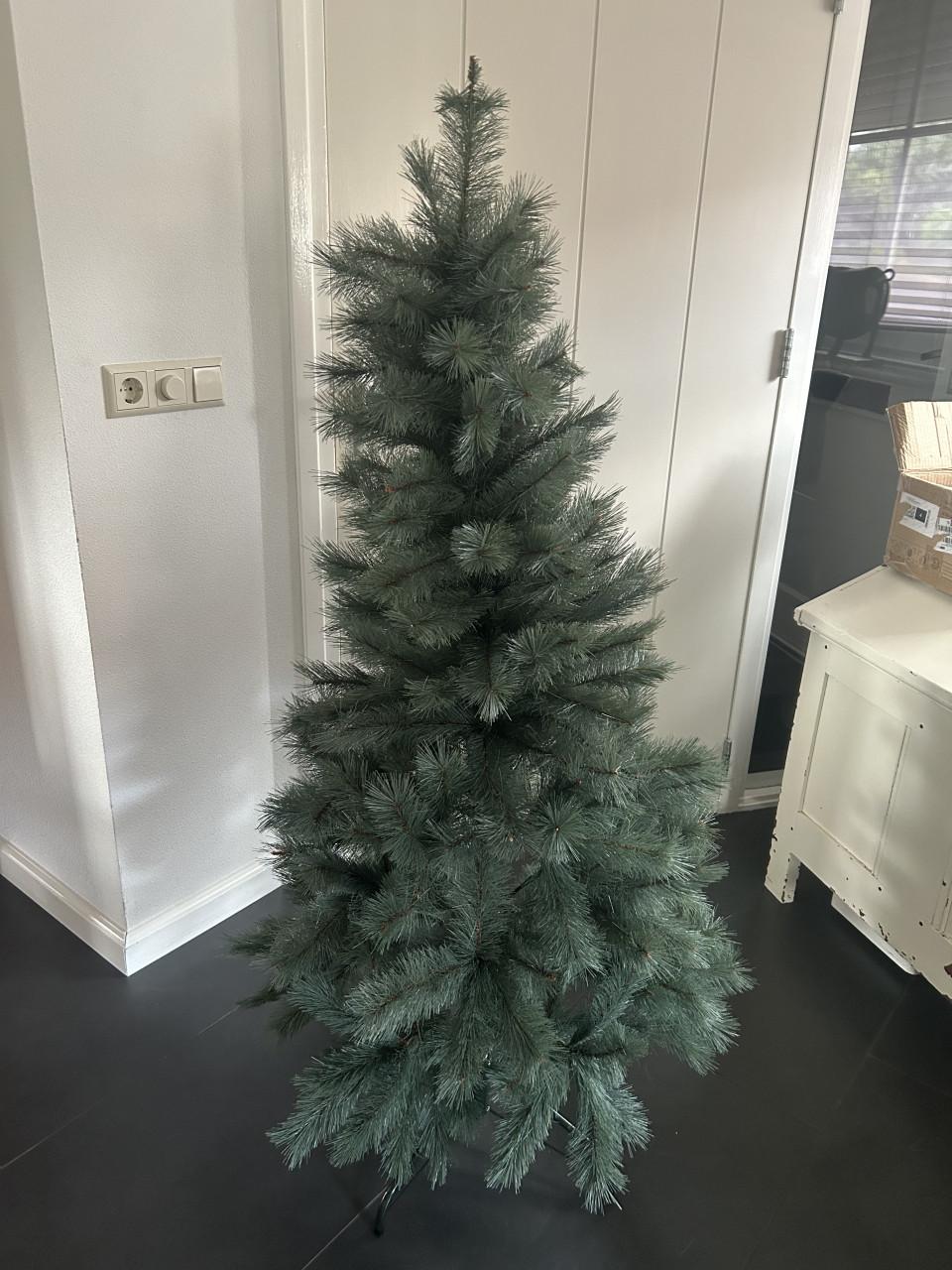 Kerstboom 1.50 hoog vrij smal