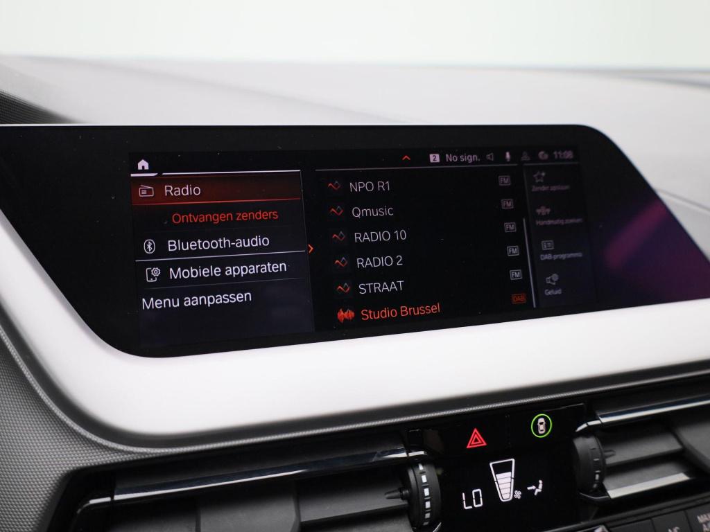 BMW 1 Serie 116i executive | automaat | parkeer sensoren | navigatie | virt