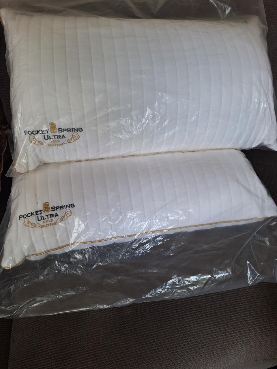 2 x nieuw bed-kussen
