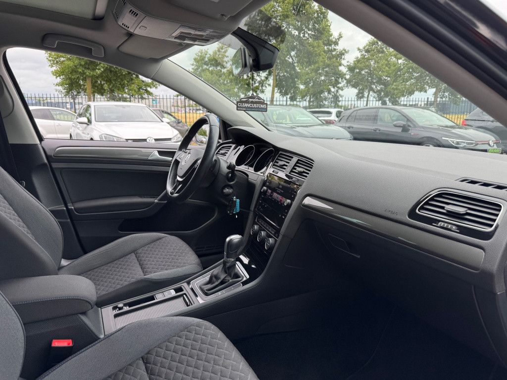Volkswagen Golf 1.0 tsi highline * panoramadak * stoelverwarming * clima