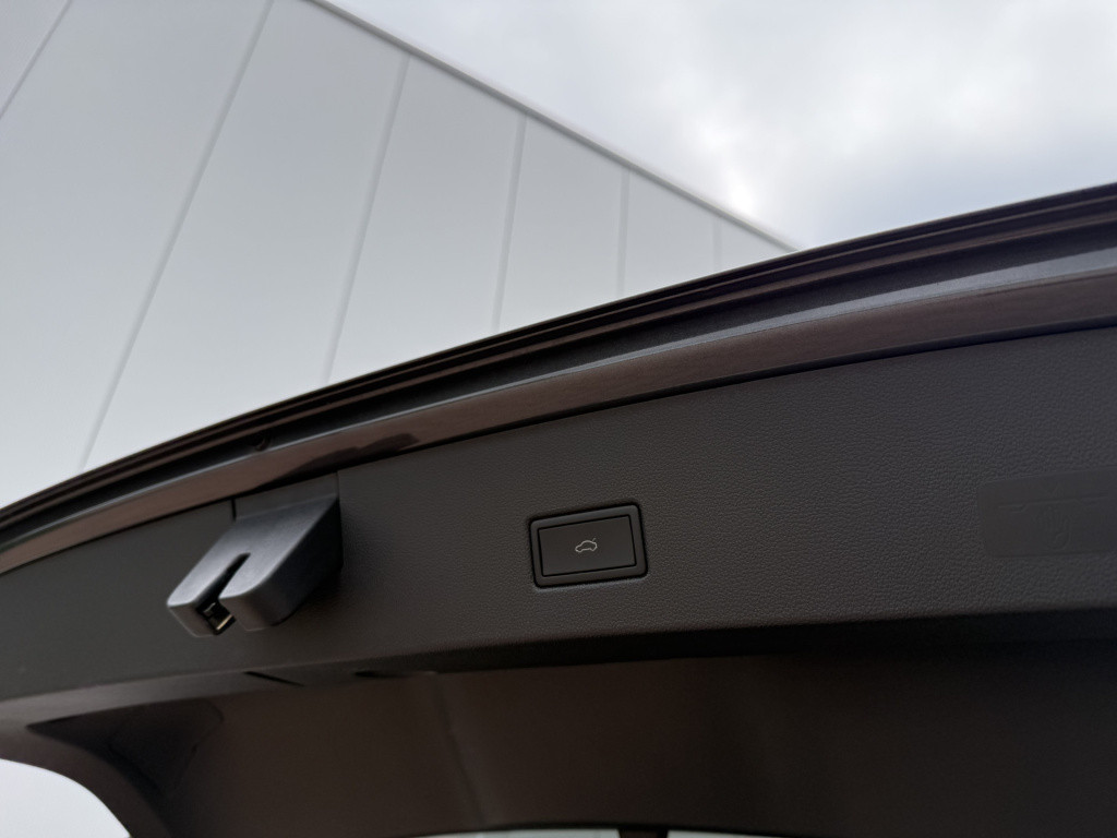 Volkswagen T-roc 1.5 tsi 150pk dsg r-line | acc | side assist | camera