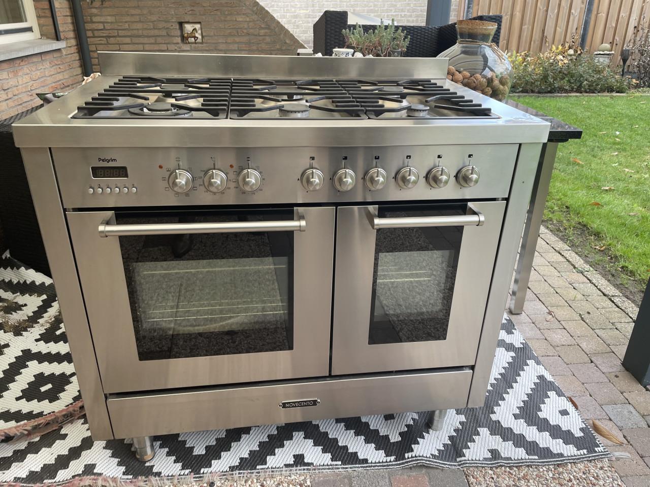 Fornuis Pelgrim Novecento met achterwand en wasemkap