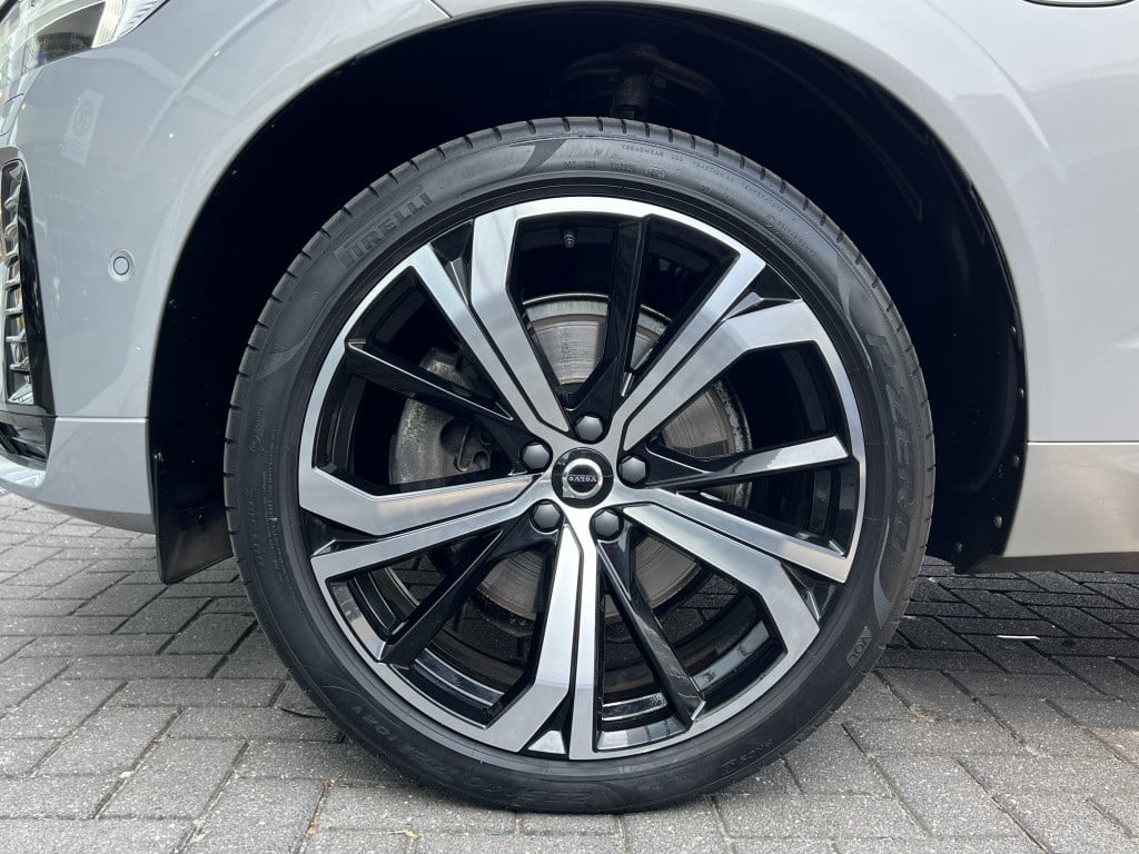 Volvo XC60 t6 340pk recharge r-design| luchtvering| panodak| adap.cruise| 3
