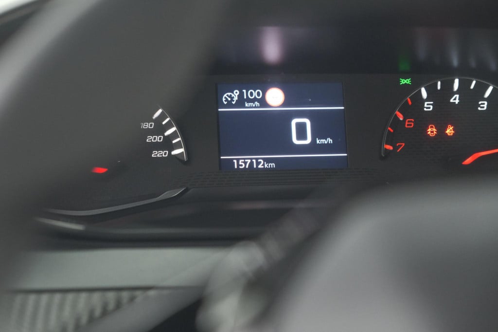 Peugeot 2008 puretech 130 active | camera | apple carplay | parkeersensoren