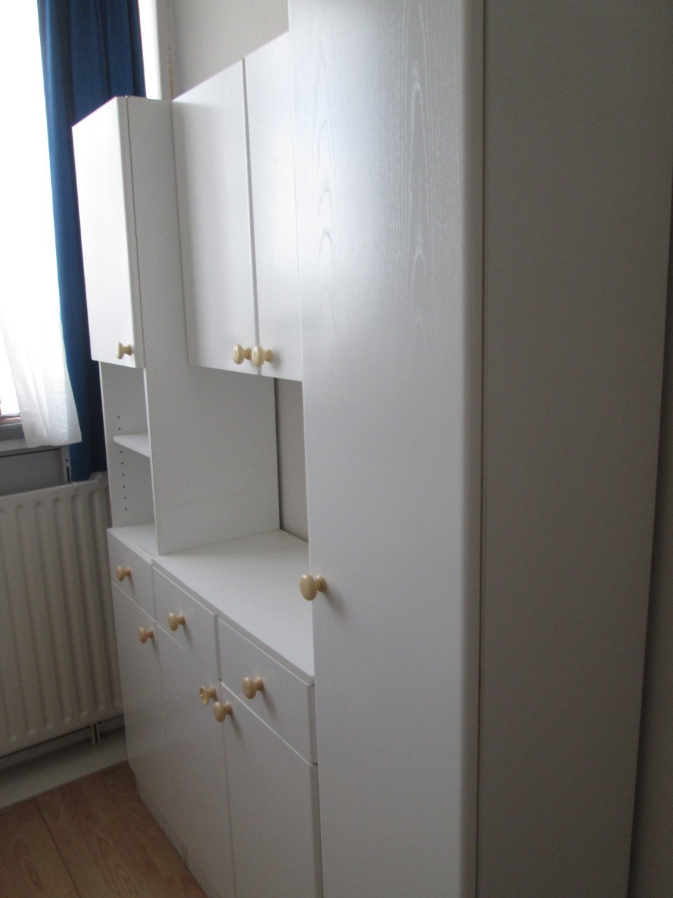 Buffet kast voor de keuken of de berging o i d