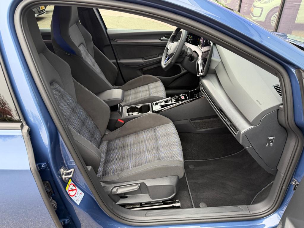 Volkswagen Golf 1.5 ehybrid gte | black style | iq light | camera | head-up