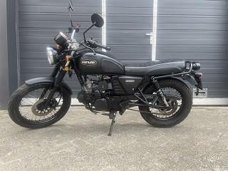 Schiiterende caferacer hanway raw 50 mat zwart weiniog km 1599 euro
