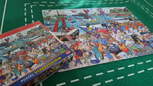 Legpuzzel van 1000 stukjes. (Vlaggetjesdag).