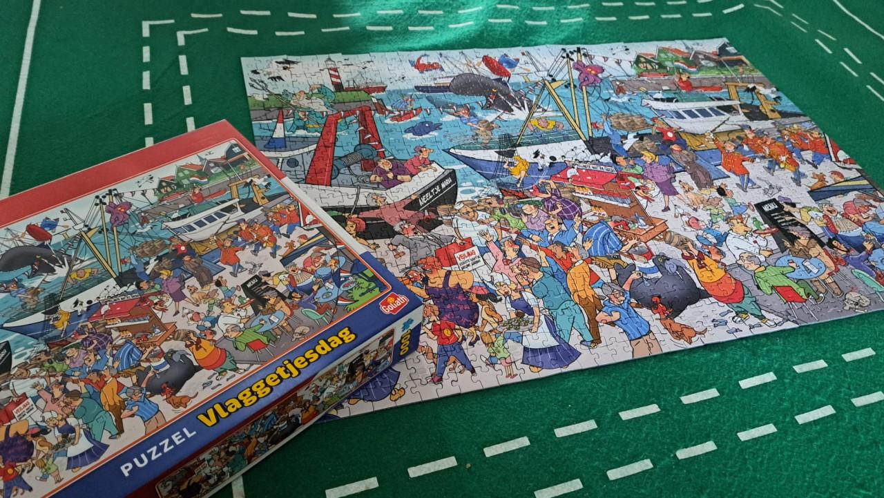 Legpuzzel van 1000 stukjes. (Vlaggetjesdag).