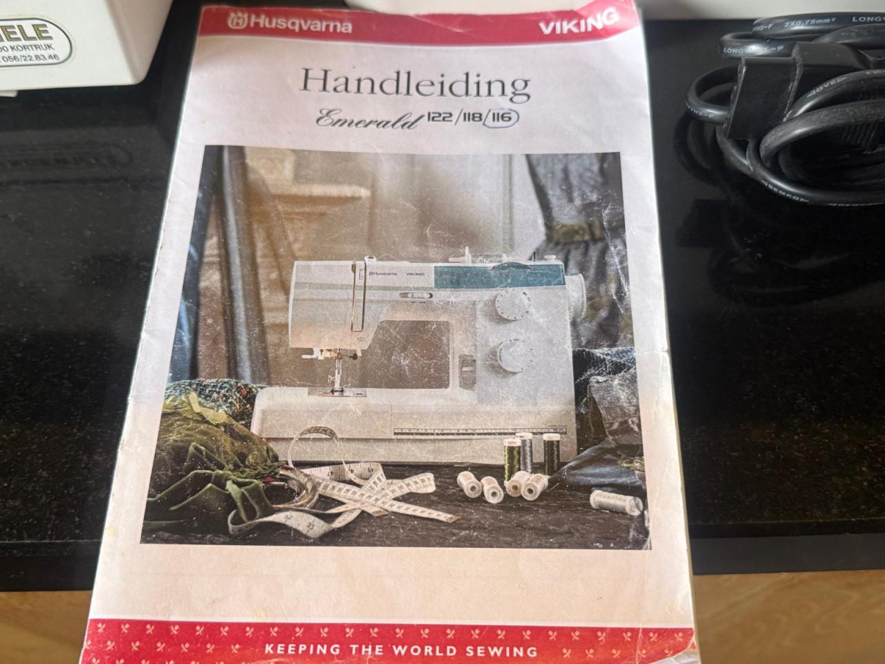 Naaimachine Husqvarna Viking Esmerald 116