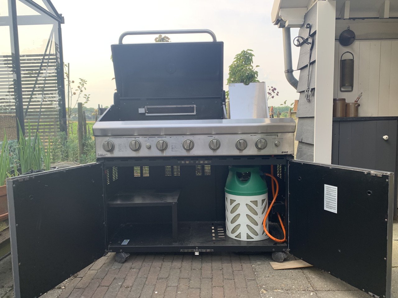 Buitenkeuken met bbq en wokbrander
