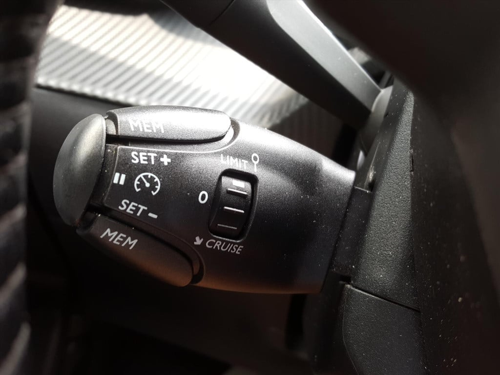 Peugeot 2008 1.2 puretech 100pk allure navigatie | trekhaak | cruise & clim