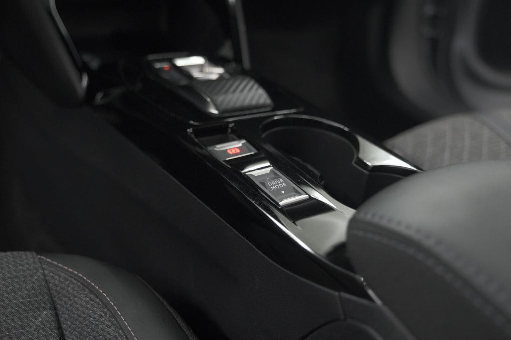 Peugeot 2008 puretech 130 eat8 allure | camera | navigatie | parkeersensore