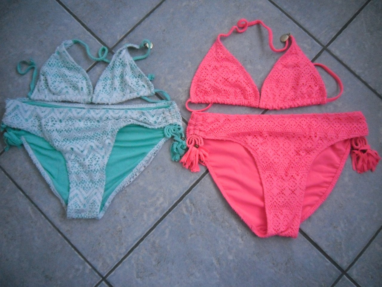 2 BIKINI`S GROEN S EN ORANJE M