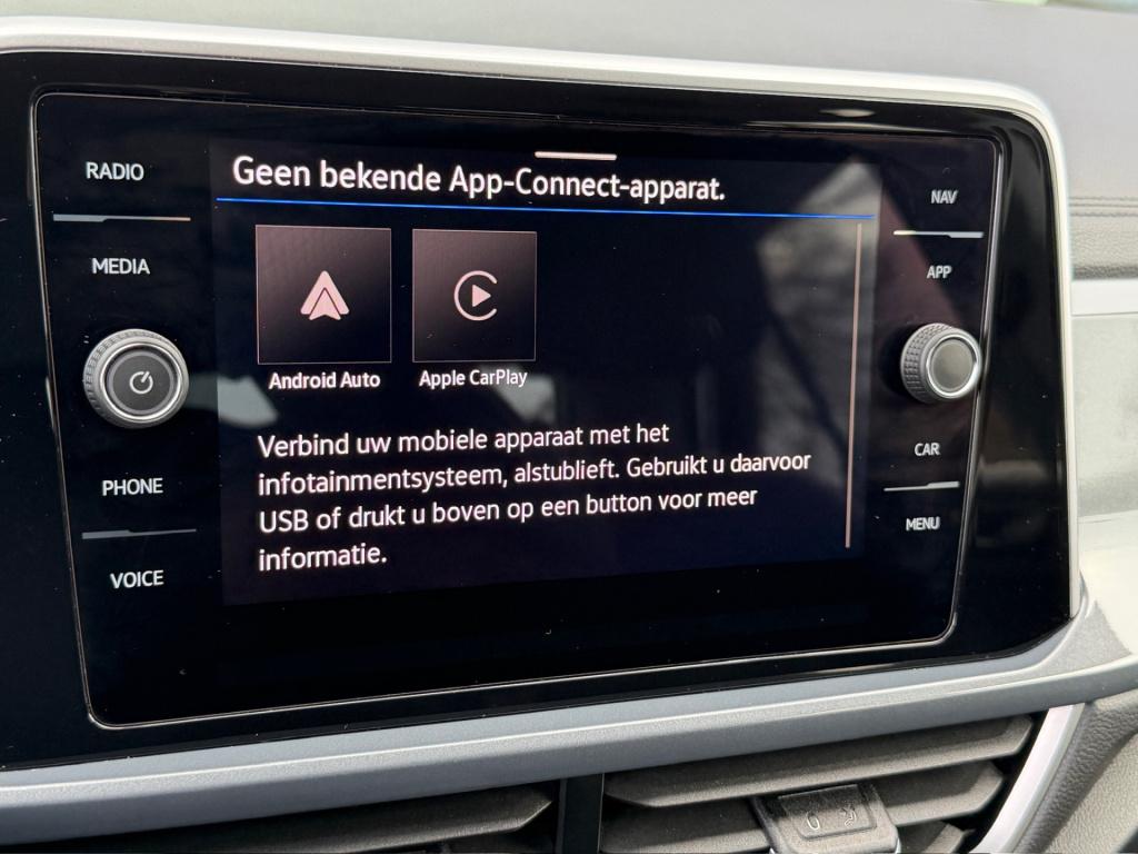 Volkswagen T-roc 1.5 tsi 150pk dsg style | trekhaak | navi | iq light | ada