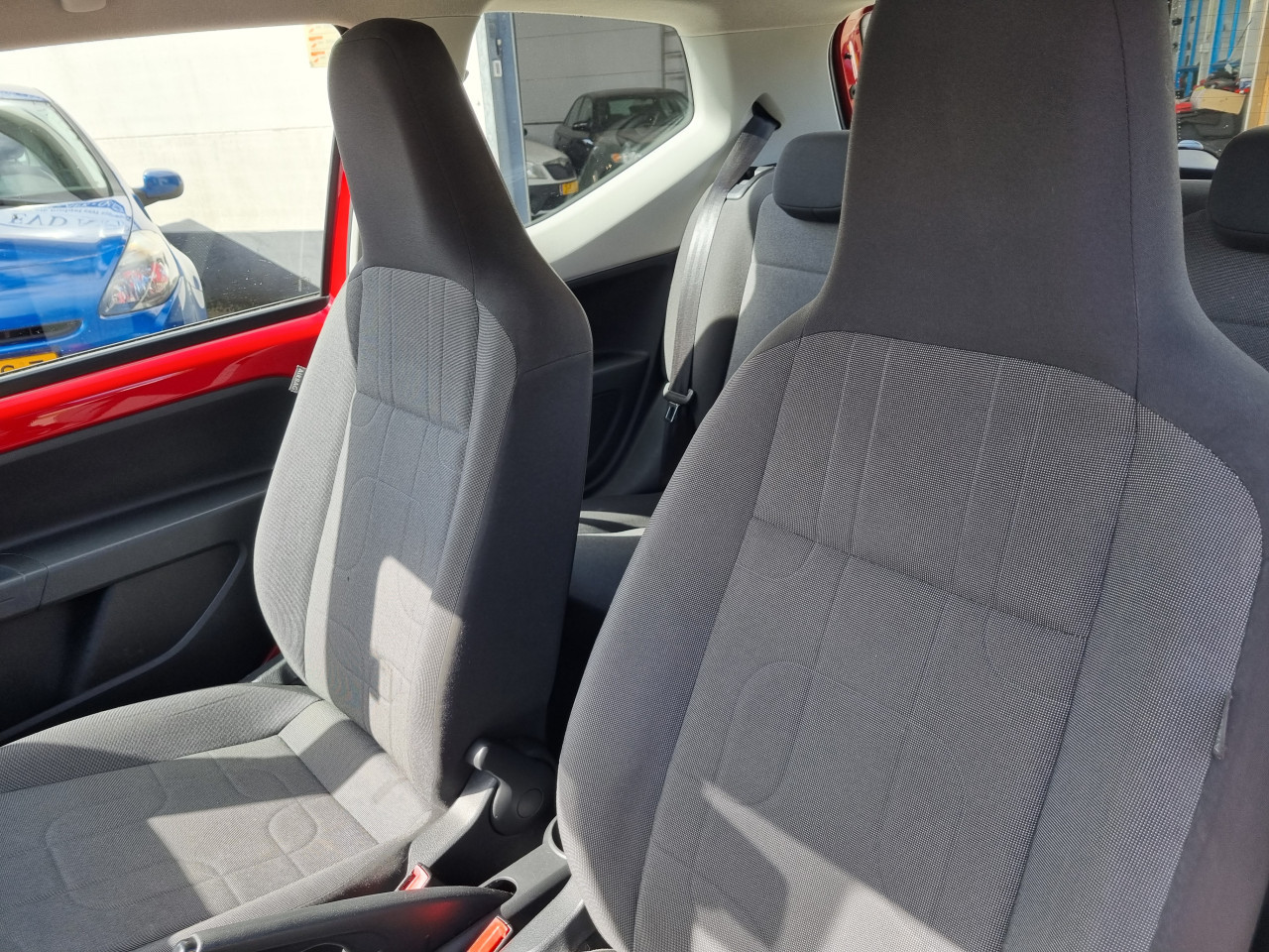 Volkswagen Up! 1.0 take up! BlueMotion | 121.259 KM | Cruise control!