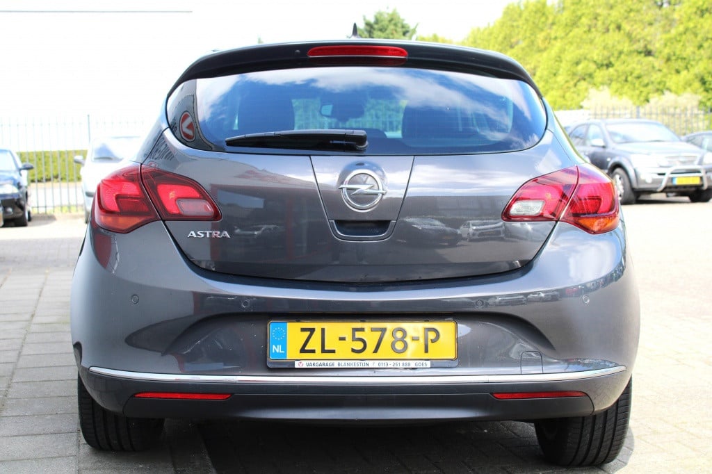 Opel Astra 1.4 turbo sport +