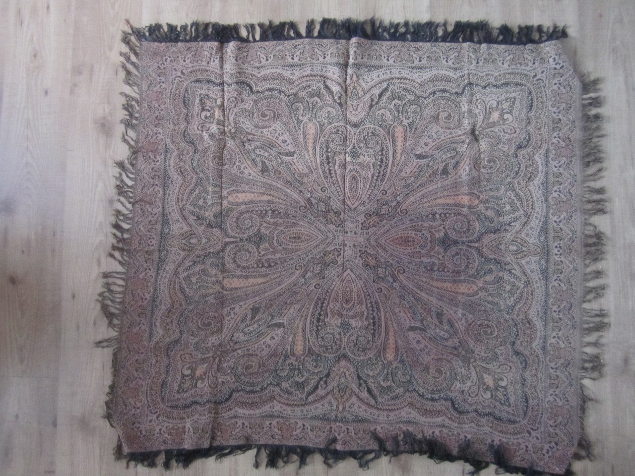 Vintage Kleedje 105x120 cm.
