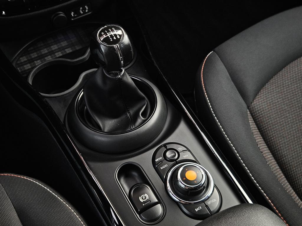 Mini Clubman 1.5 one pepper serious business | cruisec. | bluetooth