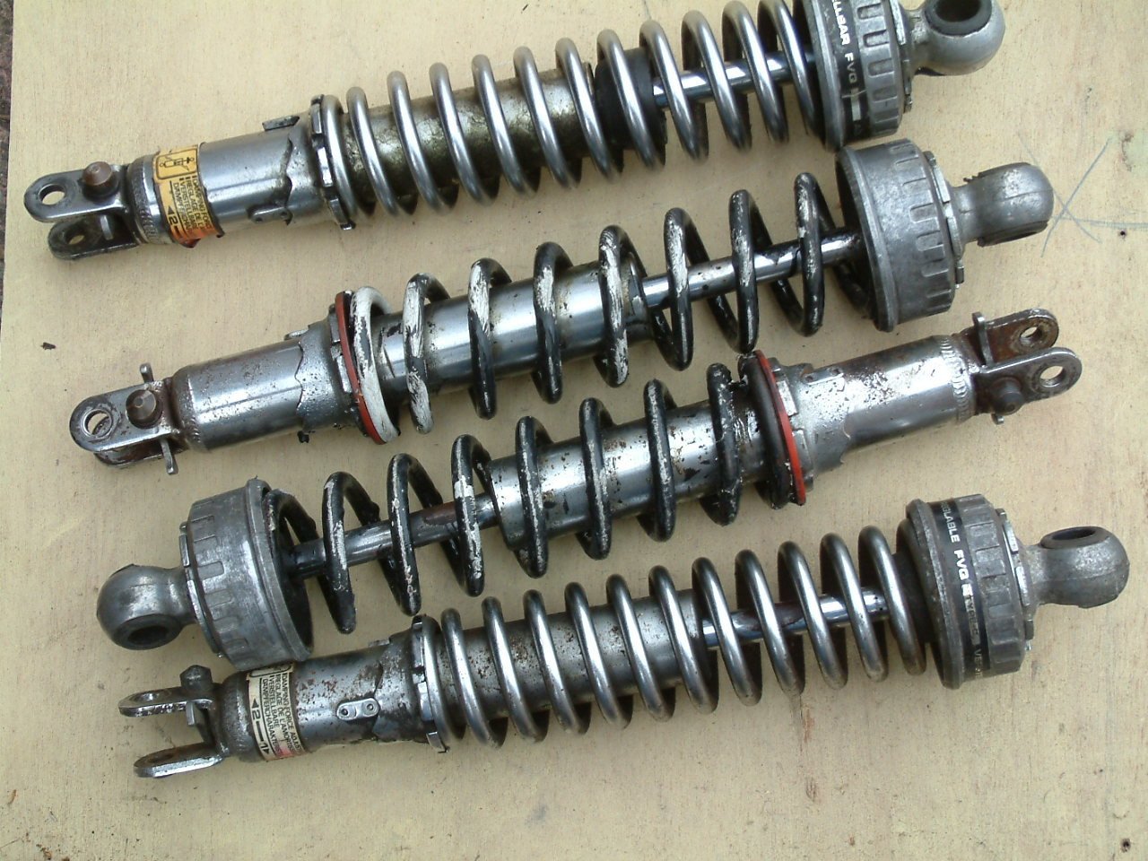 Schokbrekers  koni en andere  34 en 36 cm h o h