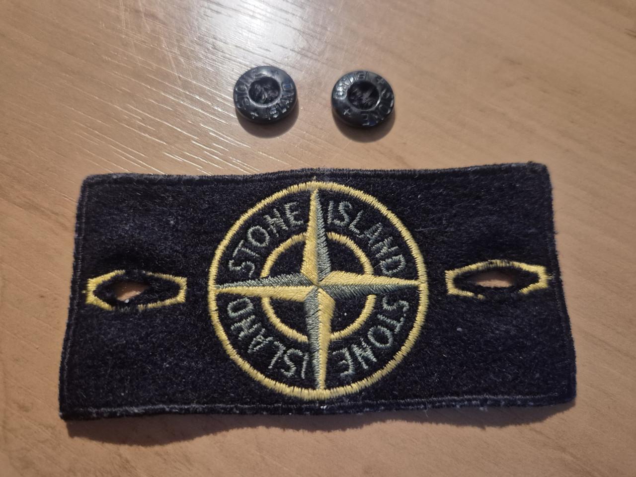 Stone Island logo + knopen