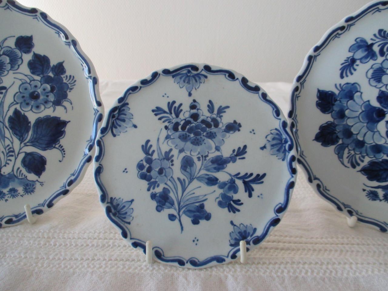 3 zeer Mooie bij elkaar passende Delftsblauwe bordjes ( Porcelyne fles )