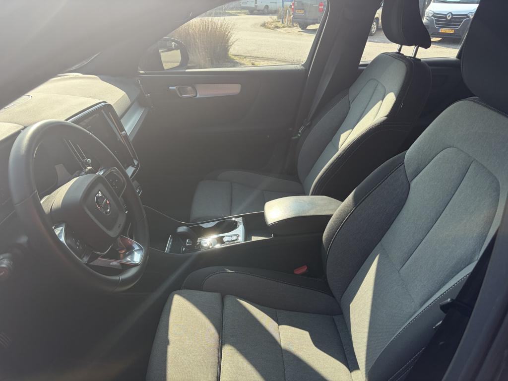 Volvo XC40 1.5 t4 plug-in hybrid plus dark