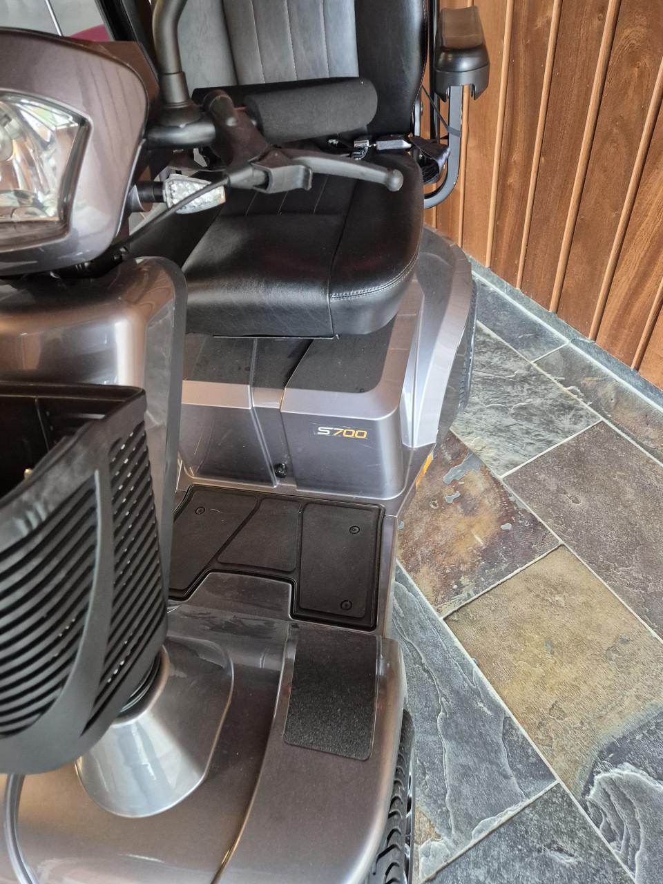 Scootmobiel: zeer goed,met vier wielen