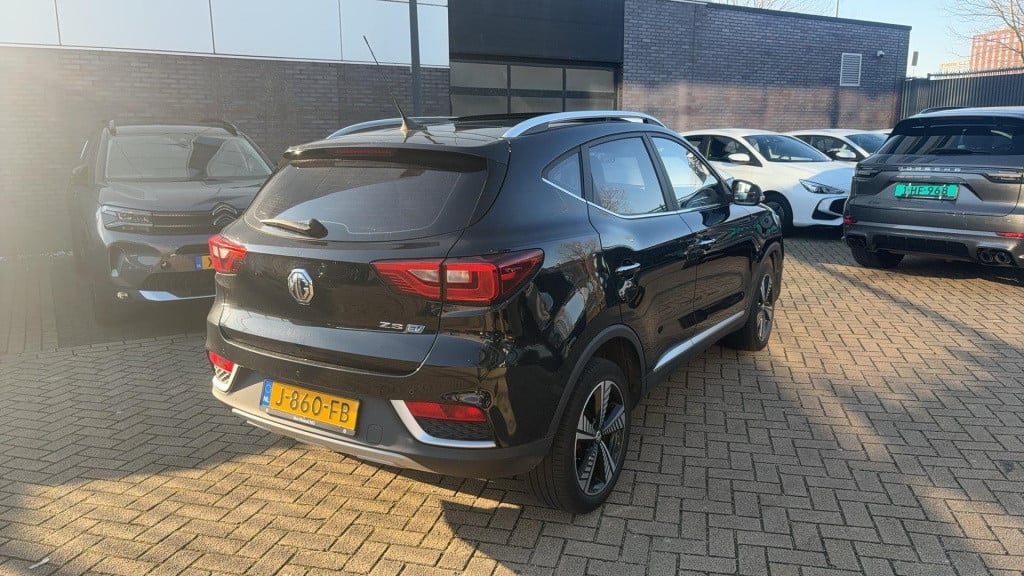 MG Zs-ev mg luxury 45 kwh