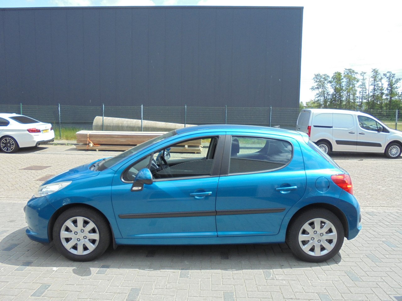 207 5 deur hatchback 1.4 VTi Look vol jaar Apk bij aflevering  met N.A.P