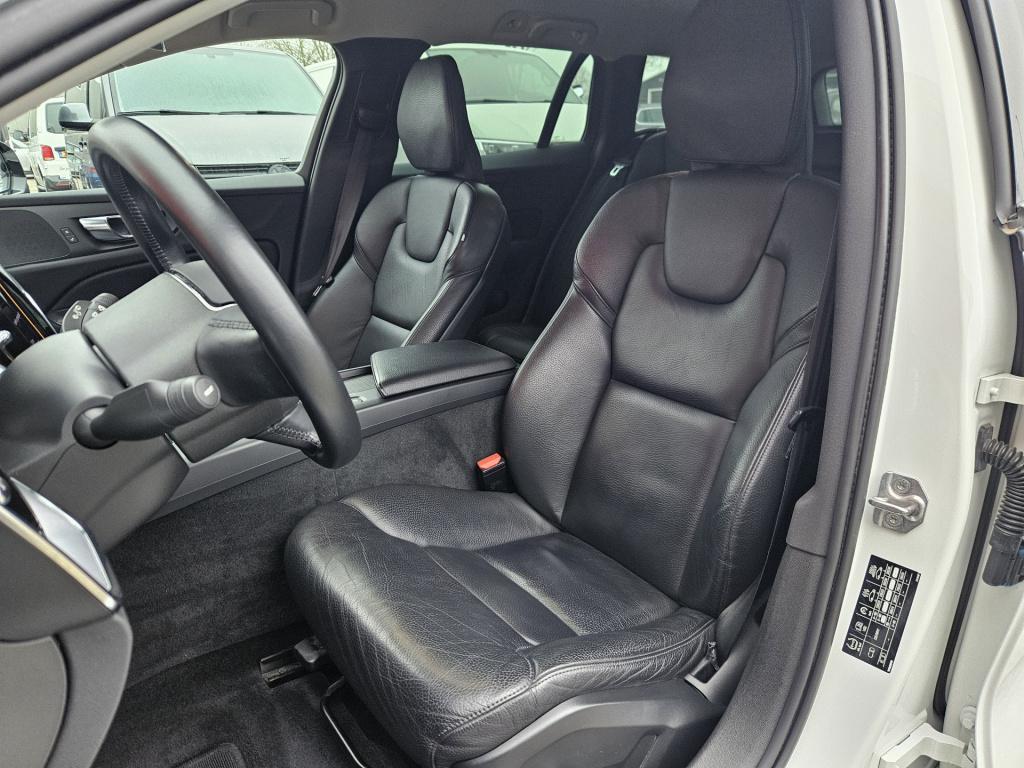 Volvo V60 2.0 b3 momentum advantage | r-design | acc | carplay