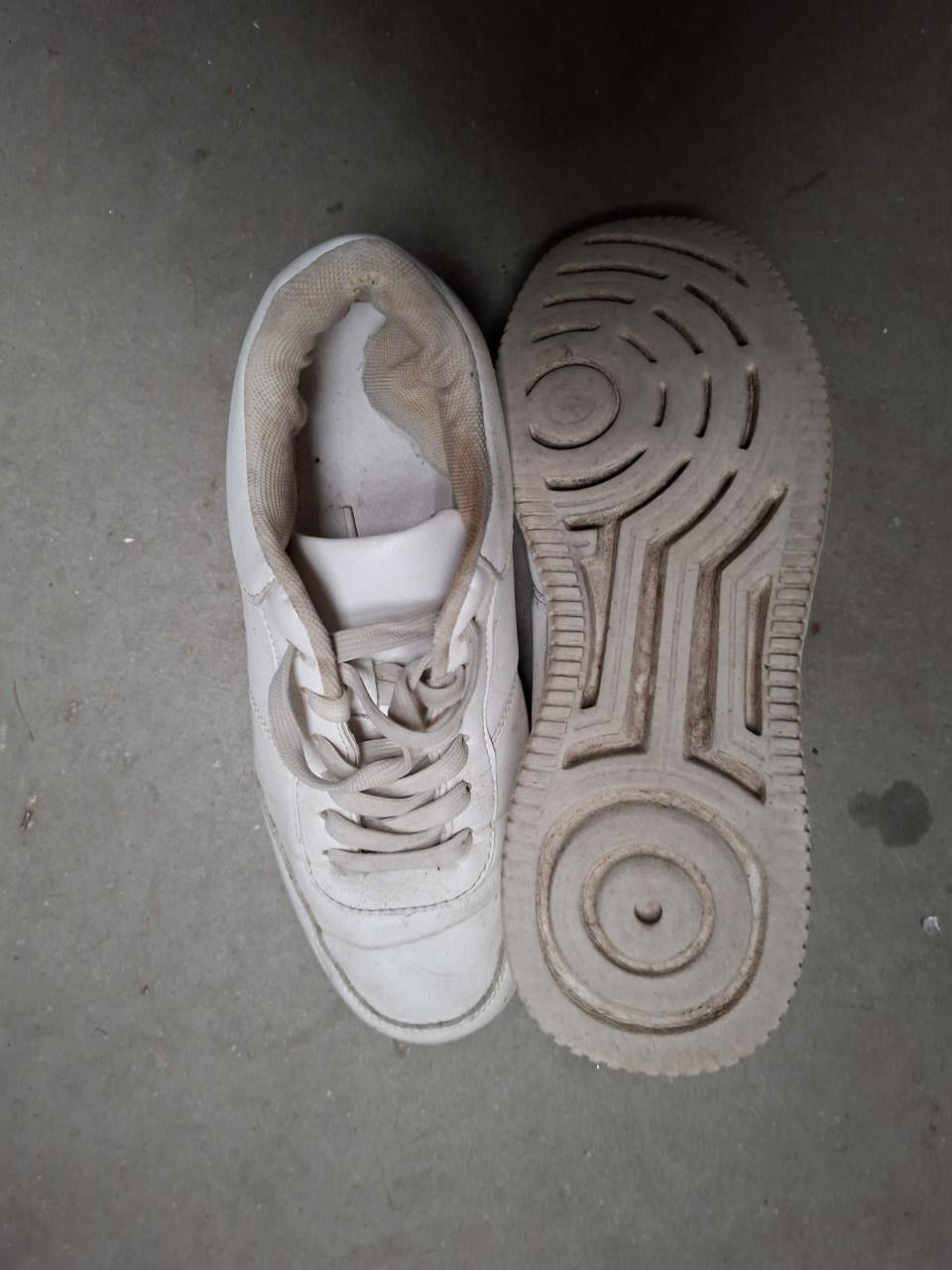 Witte schoenen