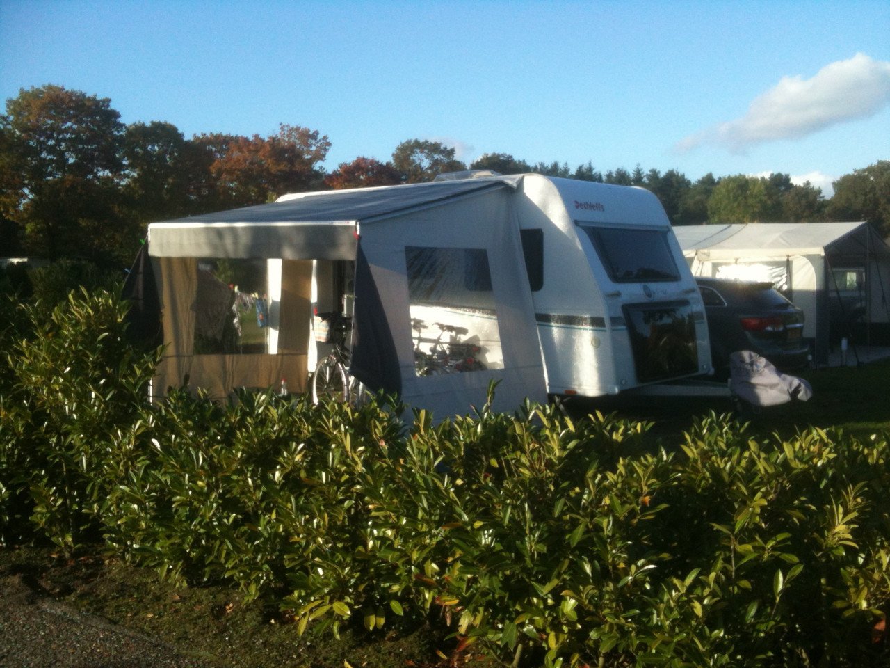 Dethleffs 410TK Caravan | stapelbed  | voortent + zakluifeltent