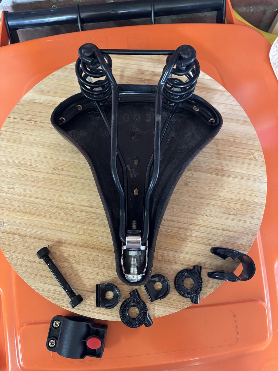 Te koop 3x fietszadels
