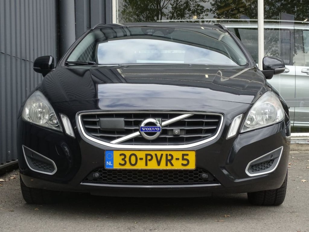 Volvo V60 2.0t momentum automaat | 200 pk | trekhaak