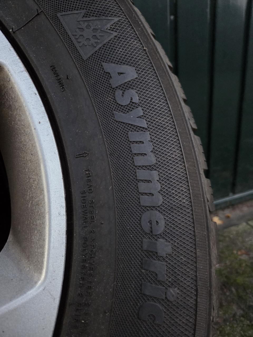 Winterbanden met velgen 225/65R17