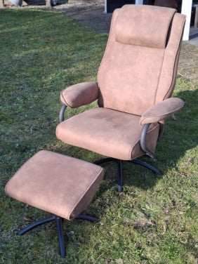 Relaxfauteuil met hocker