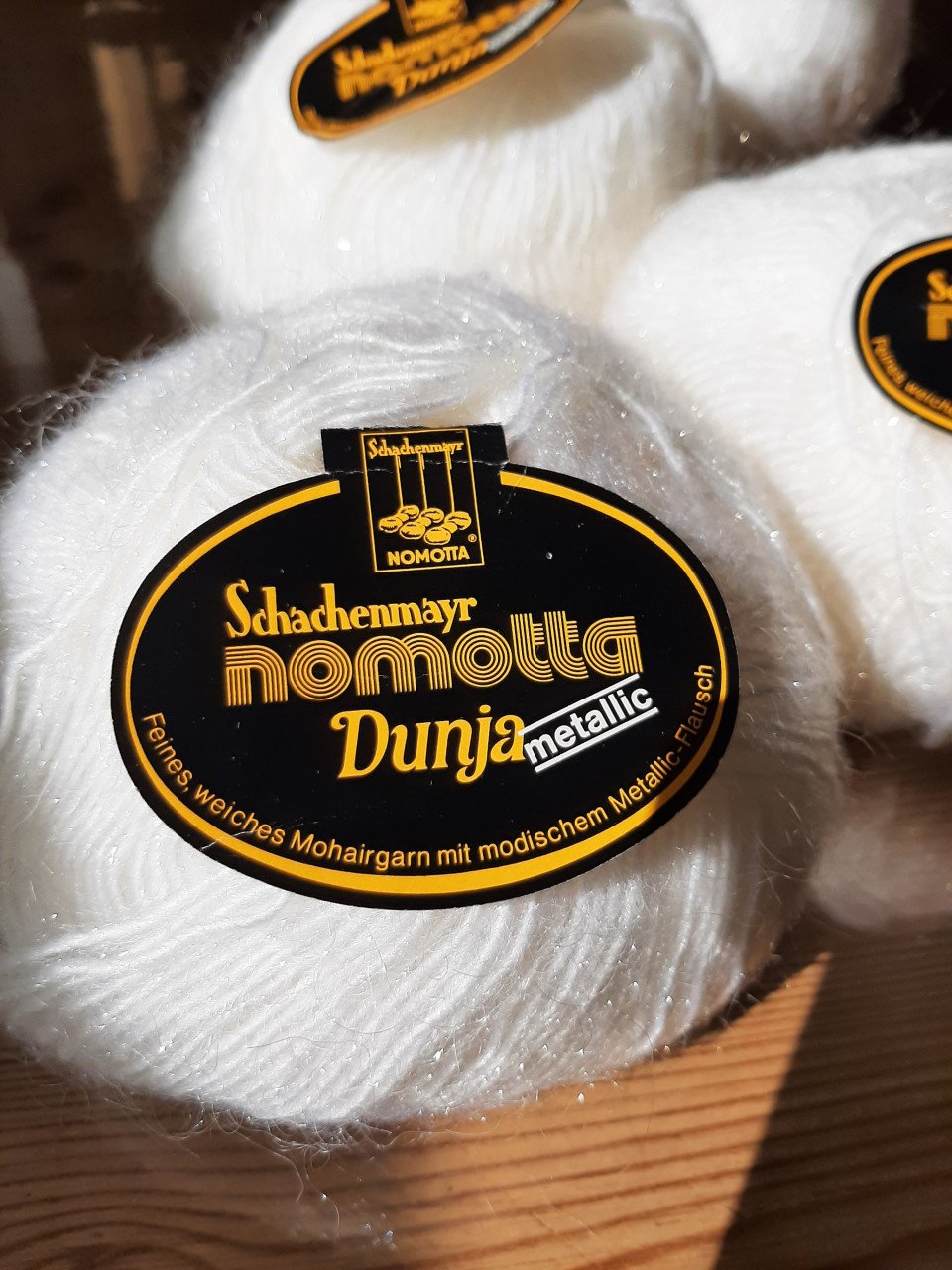 SCHACHENMAYER , DUNJA - 4  NIEUWE BOLLEN MOHAIR - WIT -