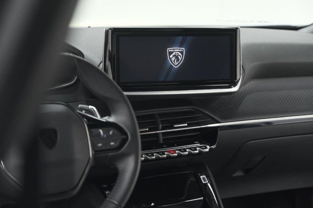 Peugeot 2008 puretech 130 eat8 allure | camera | navigatie | apple carplay 