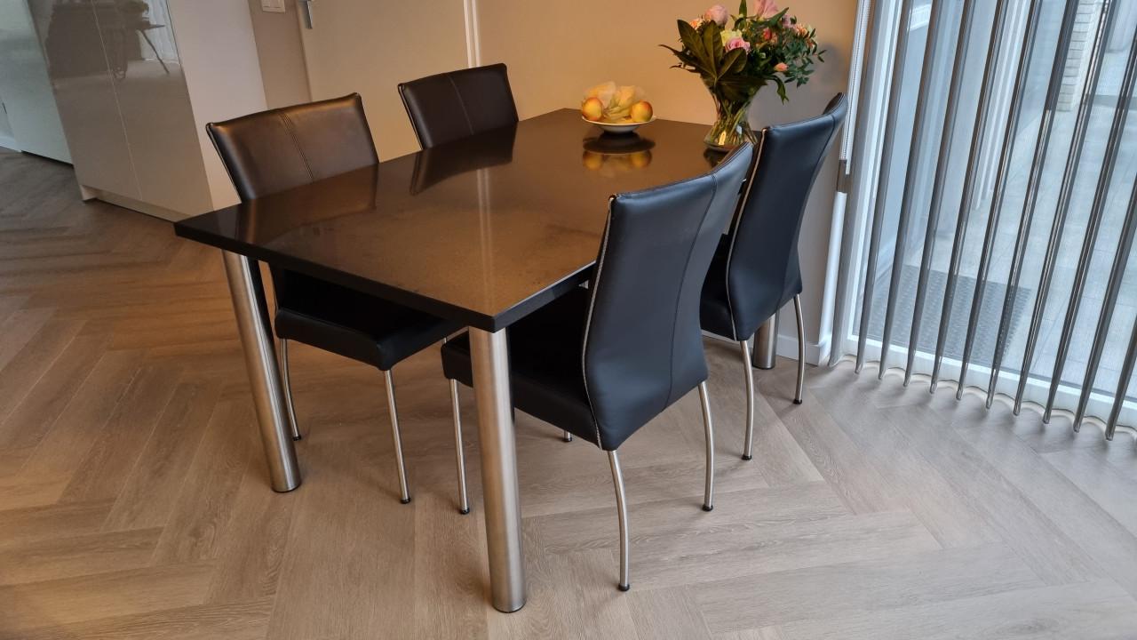 Eetkamer tafel met composiet blad