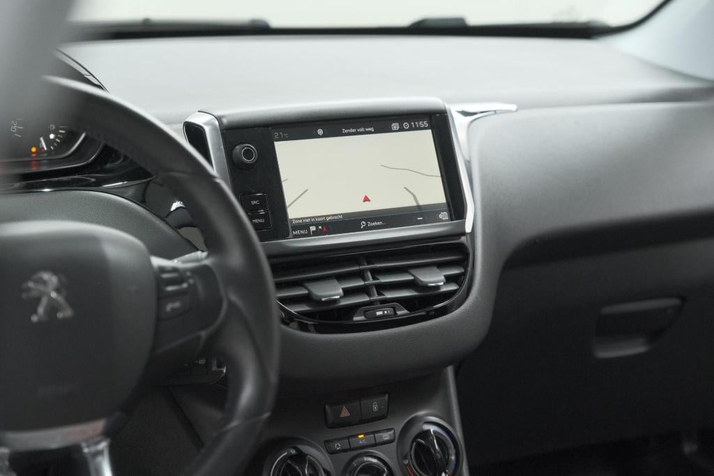 Peugeot 208 puretech 82 signature | apple carplay | parkeersensoren | navig