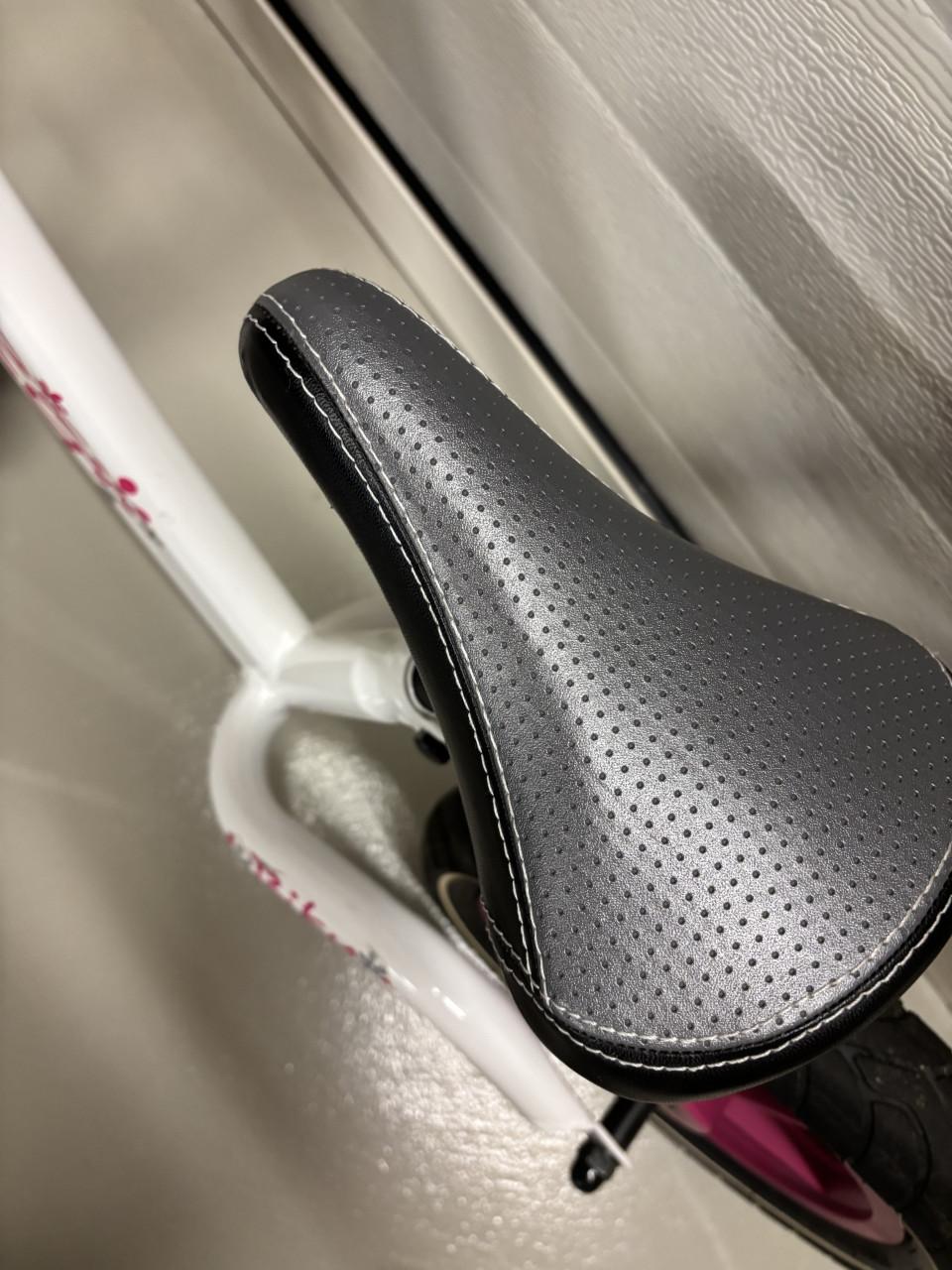 Z.g.a.n. Loopfietsje om het evenwicht te leren bewaren, weinig gebruikt.