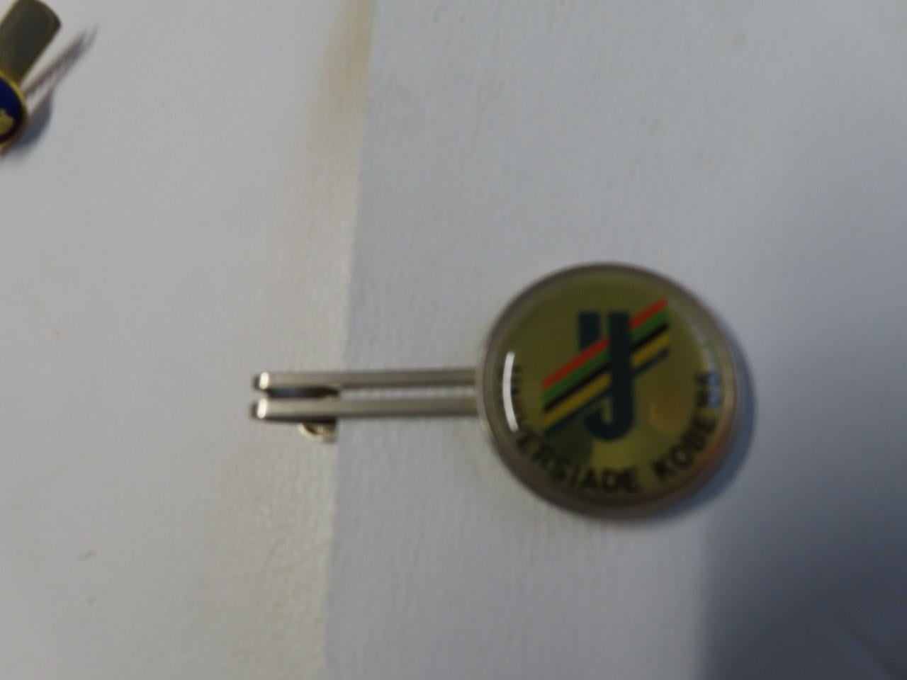 Dasspeld Met drie sterren Ø 1,5 cm. €.5,00
